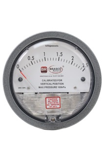 Brasco Filtration’s industrial filtration systems utilise a manometer, a differential pressure gauge, to track the compressed air pulse sequences passing through the SLR valves, ensuring optimal performance.